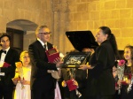 Rauf receives a present from the President of the Cancer Association TULIPS