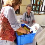 Scooping pulp of a different colour