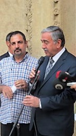 Gazi Yüksel listens to HE Mustafa Akıncı